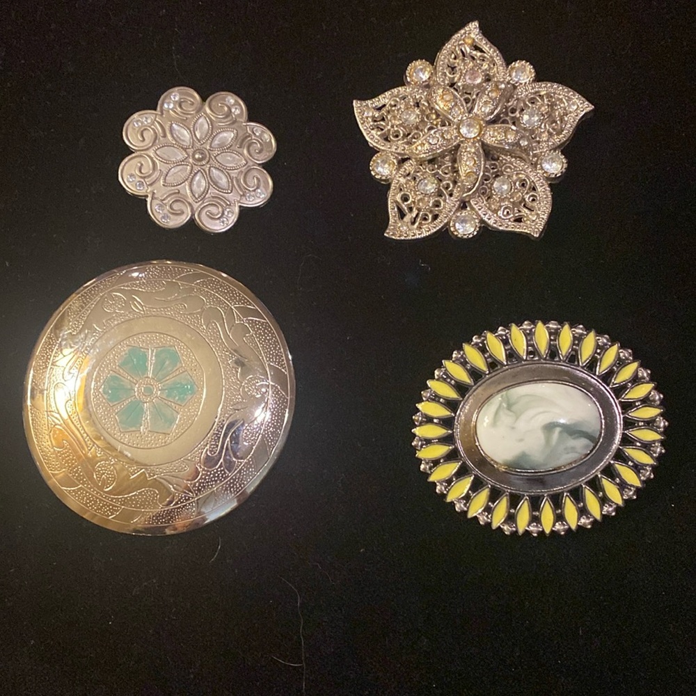 LOT OF. 4 BUCKLES